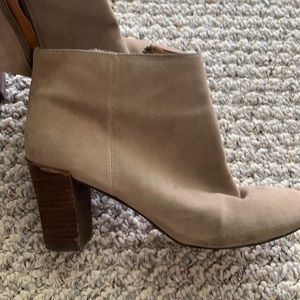 Nine West, Suede Tan Booties, size 8M
